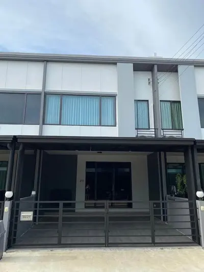 3-bed townhouse for rent near MRT Bang Phlu, photo 1 of 5
