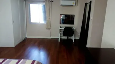 2-bed condo for rent near ARL Makkasan, photo 3 of 5