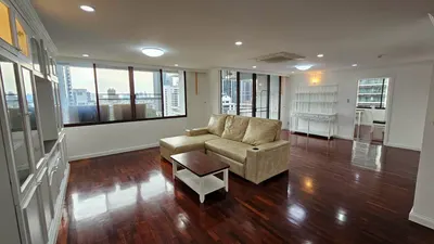 3-bed condo for rent near BTS Phrom Phong, photo 1 of 5