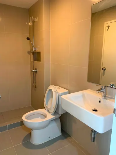 Condo 1 chambre à louer près de la station MRT Chaeng Watthana 14, photo 3 sur 5