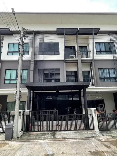 3-bed townhouse for rent near BTS Khu Khot, photo 1 of 5