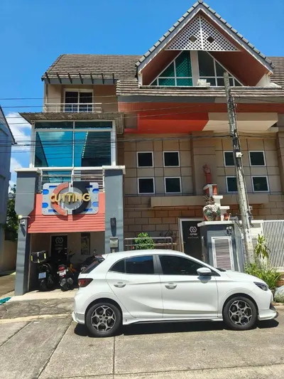 7-bed house for rent near MRT Lat Phrao, photo 1 of 5