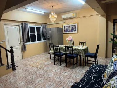 Villa Nakarinの4ベッドルームタウンハウス（賃貸）、写真2/5
