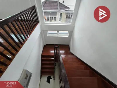 Maison 4 chambres à vendre près de la station MRT Bang Rak Yai, photo 2 sur 5