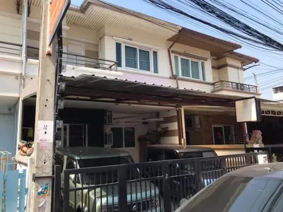 4-bed townhouse for rent near MRT Outer Ring Road-Ram Inthra, photo 1 of 5