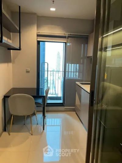 2-bed condo for rent near BTS Asok, photo 4 of 5