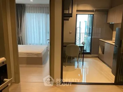 2-bed condo for rent near BTS Asok, photo 1 of 5
