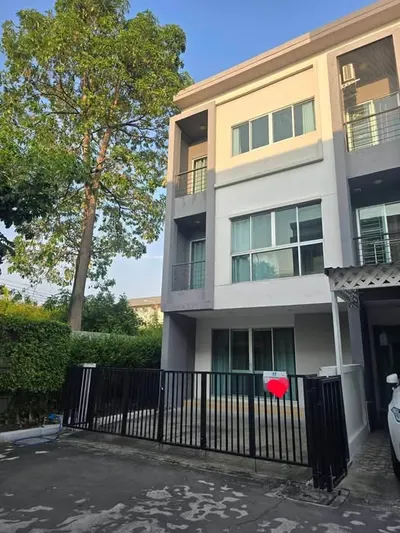 MRT 诗贝林站附近的3房联排别墅出租，第1张，共5张