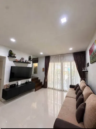3-bed townhouse for rent near BTS Bang Na, photo 2 of 5