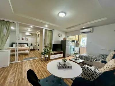 Condo 1 chambre à louer près de la station MRT Huai Khwang, photo 2 sur 3