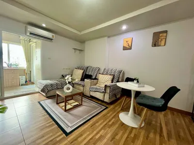 Condo 1 chambre à louer près de la station MRT Huai Khwang, photo 3 sur 3