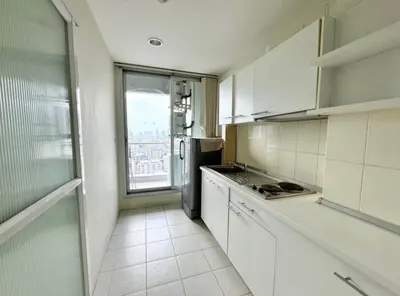 1-bed condo for rent near MRT Huai Khwang, photo 6 of 7