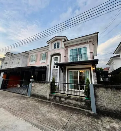 Maison de ville 4 chambres à louer à Golden Neo Ladprao-Kaset Nawamin, photo 7 sur 9