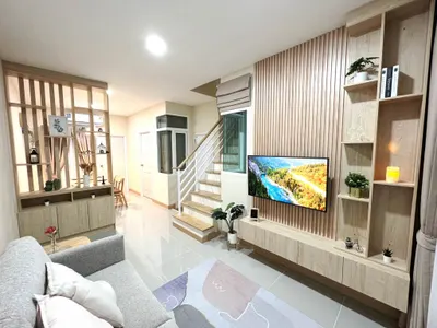 Golden Neo Sukhumvit-LaSalleの2ベッドルームタウンハウス（賃貸）、写真2/9