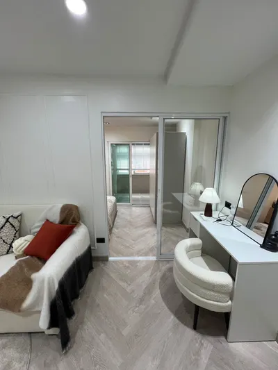 1-bed condo for sale near MRT Huai Khwang, photo 3 of 5