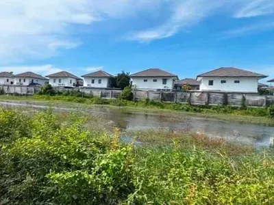 Land for sale near BTS Khu Khot, photo 1 of 5