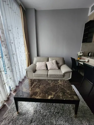 LAVIQ Sukhumvit 57的1房公寓出租，第4张，共5张