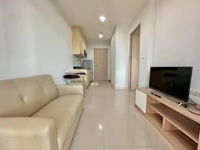 1-bed condo for rent near MRT Huai Khwang, photo 3 of 5