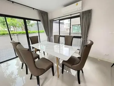 Baan Klang Mueng Ramintra 83 Stationの4ベッドルーム一戸建て（賃貸）、写真3/5