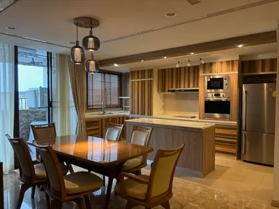 3-bed condo for rent near BTS Phrom Phong, photo 1 of 5