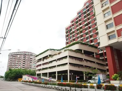1-bed condo for rent near BTS Bang Na, photo 1 of 5