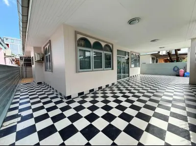 Maison 3 chambres à louer près de la station MRT Lat Phrao, photo 3 sur 5