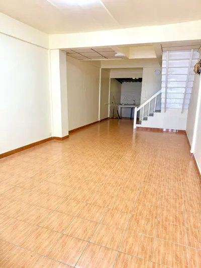 2-bed townhouse for rent near BTS Chang Erawan, photo 2 of 5