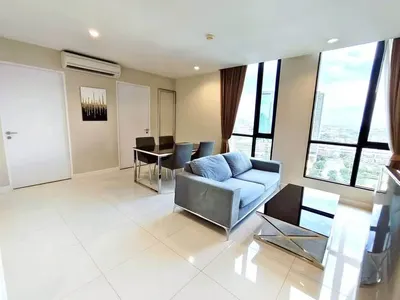 Condo 2 chambres à louer près de la station BTS Ekkamai, photo 1 sur 5