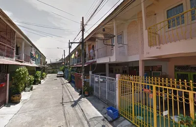 2-bed townhouse for rent near BTS Wutthakat, photo 1 of 5