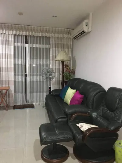 2-bed condo for sale near MRT Huai Khwang, photo 4 of 5