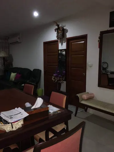 2-bed condo for sale near MRT Huai Khwang, photo 3 of 5
