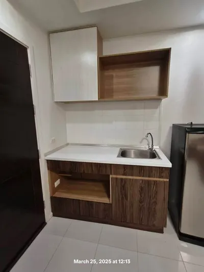 Condo à louer près de la station BTS Punnawithi, photo 2 sur 5