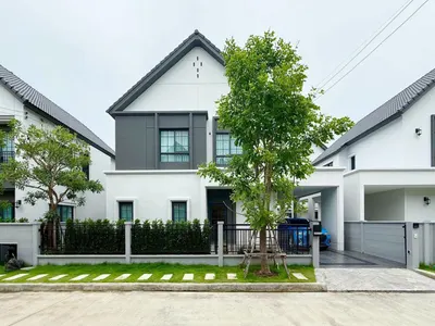 Maison 4 chambres à louer près de la station BTS Bang Na, photo 1 sur 5