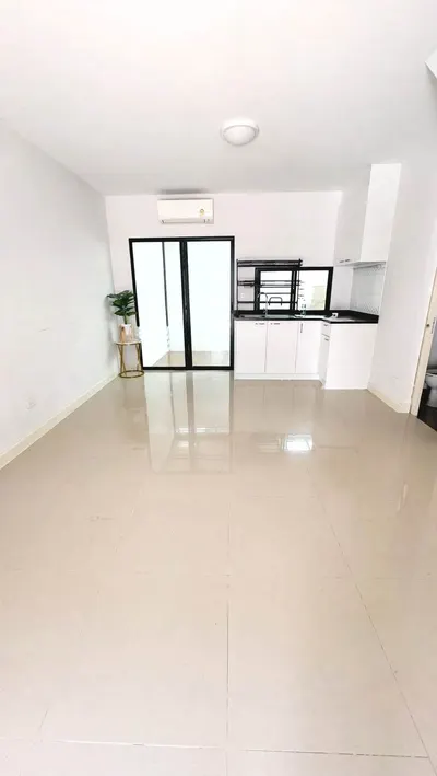 Maison de ville 3 chambres à vendre près de la station MRT Bang Rak Yai, photo 3 sur 5