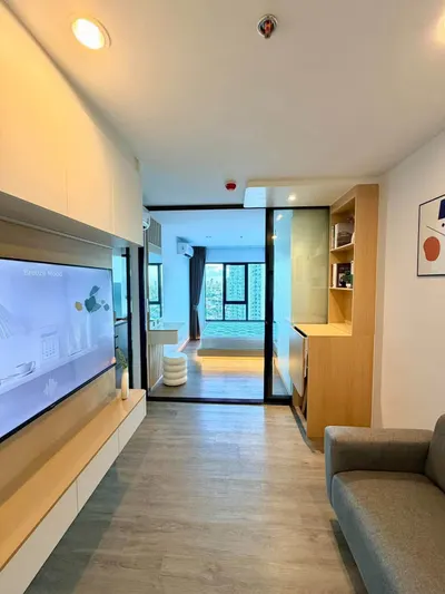 1-bed condo for rent at Regent Home Wutthakat Building B, photo 3 of 5