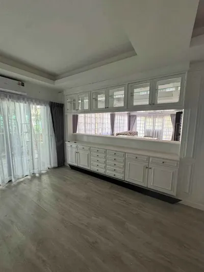 4-bed house for rent near MRT Si Dan, photo 3 of 5
