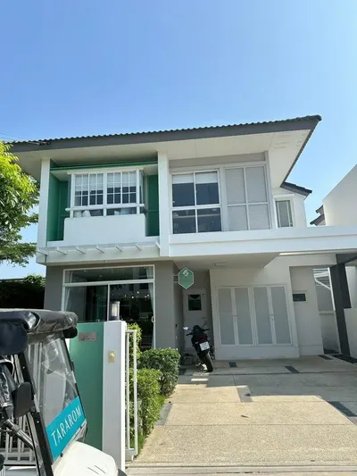 3-bed house for rent near MRT Bang Phlu, photo 2 of 5