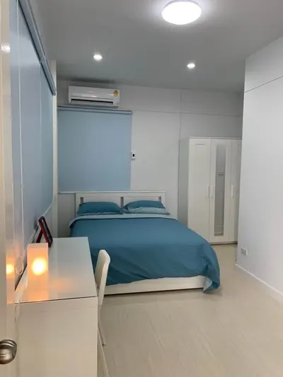 Maison 2 chambres à louer près de la station BTS Talat Phlu, photo 1 sur 5