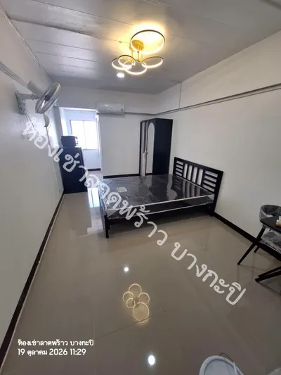Condo à louer près de la station MRT Lat Phrao, photo 2 sur 5