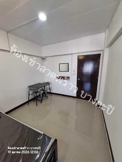 Condo à louer près de la station MRT Lat Phrao, photo 3 sur 5