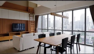 2-bed condo for rent near MRT Sukhumvit, photo 1 of 5