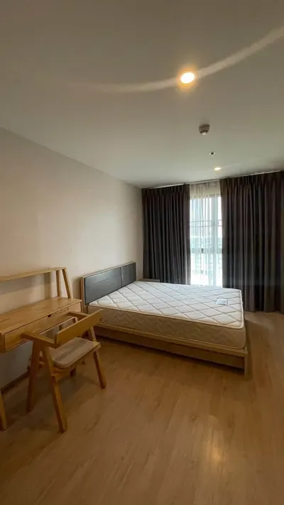 Studio condo for rent near BTS Bang Na, photo 1 of 7