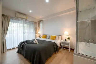 2-bed condo for rent near MRT Sukhumvit, photo 2 of 5