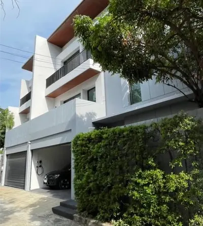 ให้เช่าบ้าน 3 ห้องนอน ใกล้ BTS พร้อมพงษ์ รูปที่ 1 จาก 6