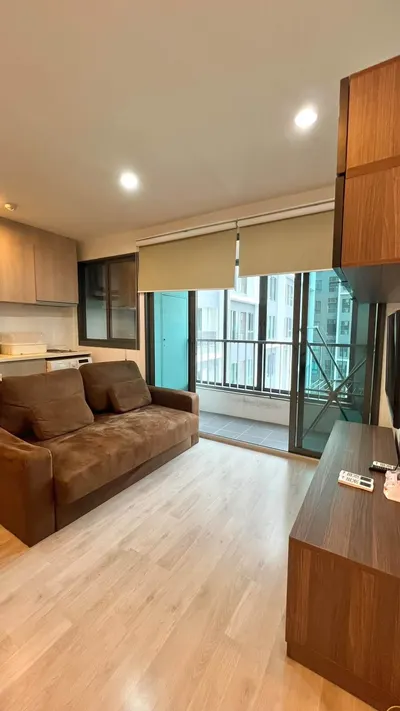 2-bed condo for sale near MRT Bang Khun Non, photo 1 of 5
