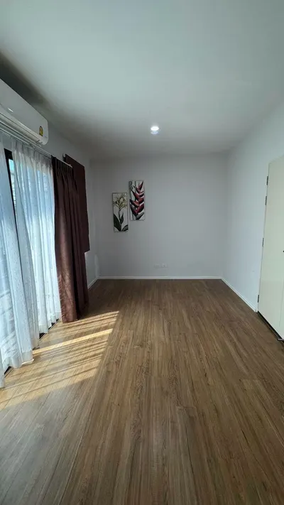 Maison de ville 3 chambres à vendre près de la station MRT Bang Rak Yai, photo 2 sur 5