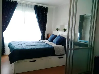 Condo à louer près de la station MRT Bang Krasor, photo 1 sur 5