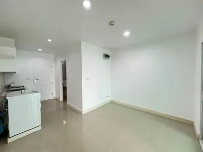 Condo for sale near BTS Saint Louis, photo 4 of 5
