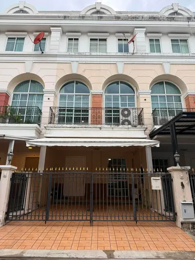 Plus City Park Rama 9 - Hua Mark的3房联排别墅出租，第1张，共10张