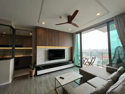 2-bed condo for rent at 333 Riverside, photo 1 of 5